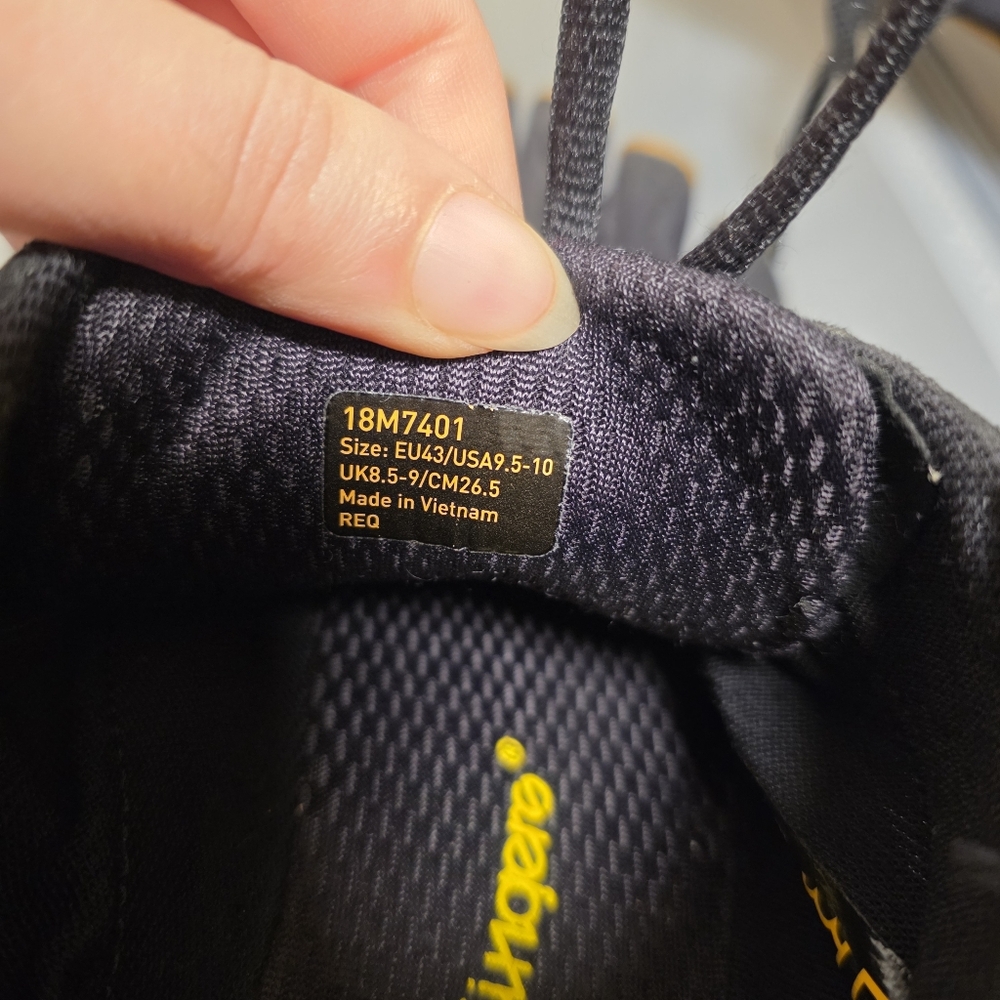 Vibram FiveFingers V-TREK Men’s EU 43 US 9.5 to 10 - Black w/ Gum Sole - Picture 8 of 8